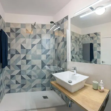 Apartment 300 M Beach, Ocean View, Refined, Wi-fi, Fiber