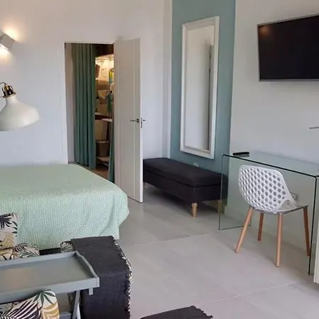Apartment 300 M Beach, Ocean View, Refined, Wi-fi, Fiber *